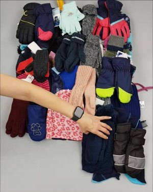 Фотография  213 - Шапки, шарфы, перчатки детские СТОК#3 кг, ЛОТ №2452 оптом в Петрозаводске и Карелии