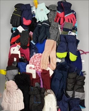 Фотография  686 - Шапки, шарфы, перчатки детские СТОК#3 кг, ЛОТ №2452 оптом в Петрозаводске и Карелии