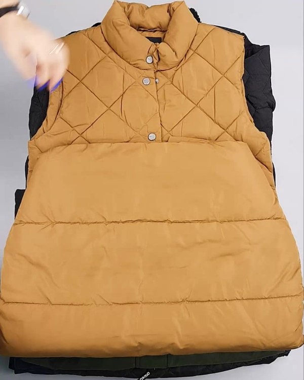 Фотография  671 - Верхняя одежда Дания#10,1 кг ЛОТ №6909 оптом в Петрозаводске и Карелии