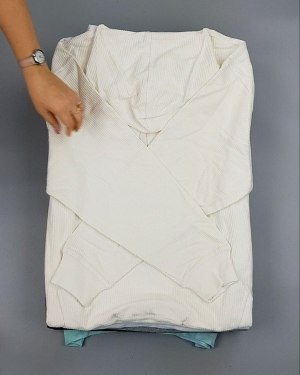 Фотография  981 - HOODIE CAN 084#10 кг, ЛОТ №7034 оптом в Петрозаводске и Карелии