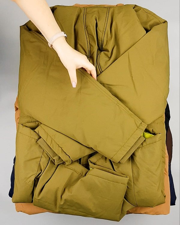 Фотография  955 - Верхняя одежда Дания#9,9 кг, ЛОТ №7057 оптом в Петрозаводске и Карелии