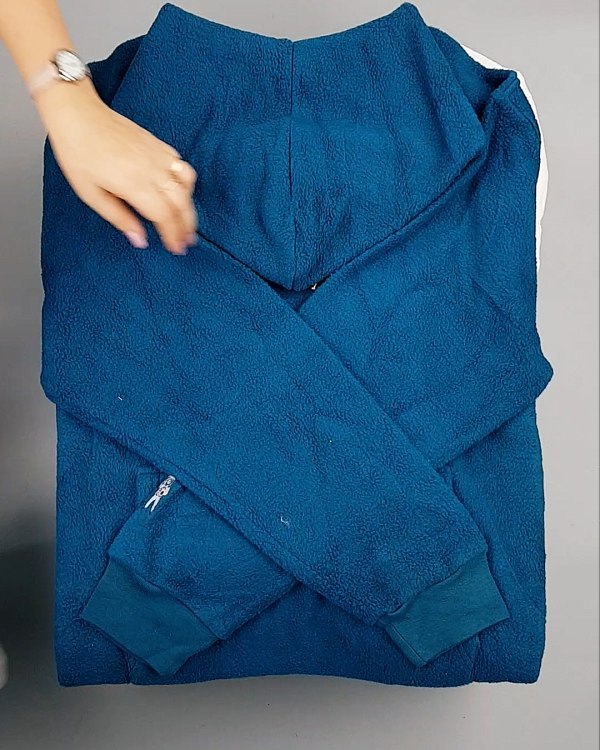 Фотография  574 - HOODIE CAN 084#10 кг, ЛОТ №7033 оптом в Петрозаводске и Карелии