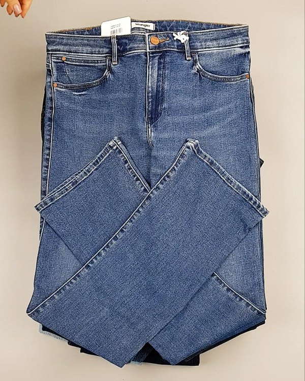 Фотография  944 - Джинсы WRANGLER м/ж#8,1 кг, ЛОТ №7011 оптом в Петрозаводске и Карелии