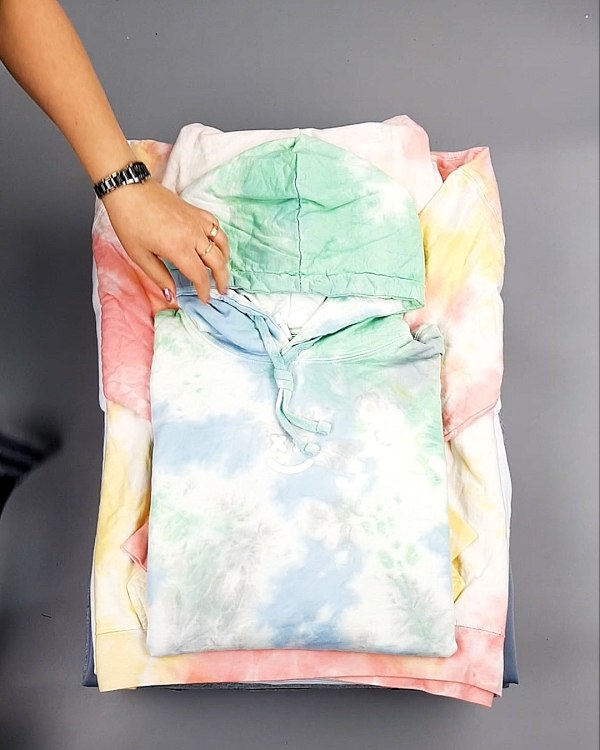 Фотография  390 - HOODIE CAN 084#10 кг, ЛОТ №7426 оптом в Петрозаводске и Карелии