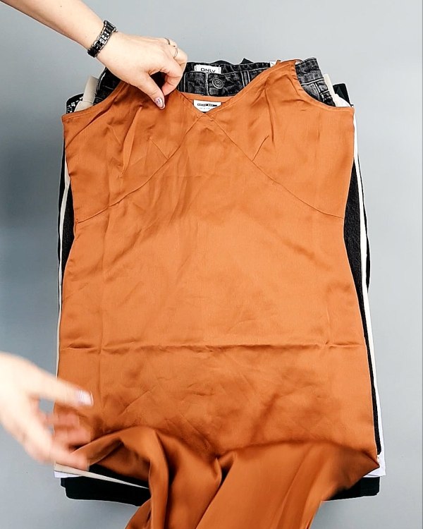 Фотография  697 - Bestseller Summer mix 104#15 кг, ЛОТ №7493 оптом в Петрозаводске и Карелии