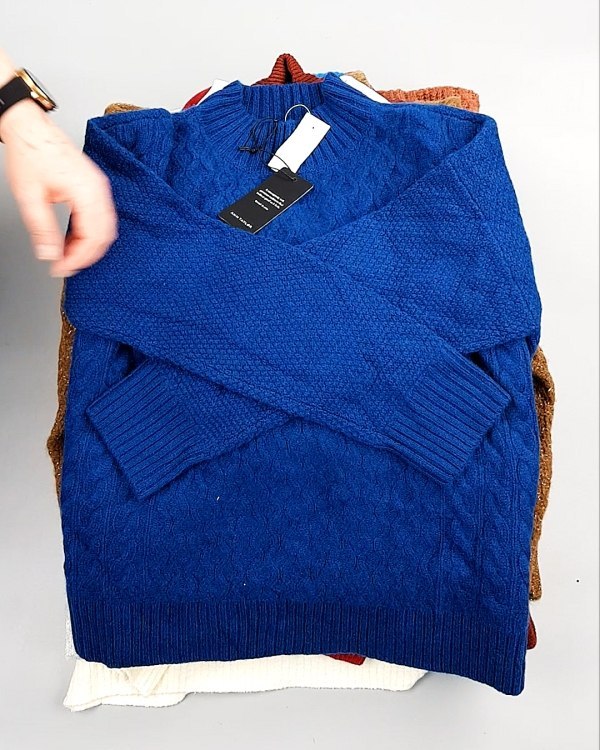 Фотография  437 - Джемпера СТОК CAN 084#7 кг, ЛОТ №7651 оптом в Петрозаводске и Карелии