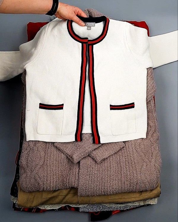 Фотография  690 - Кардиганы СТОК CAN 084#7 кг, ЛОТ №7672 оптом в Петрозаводске и Карелии