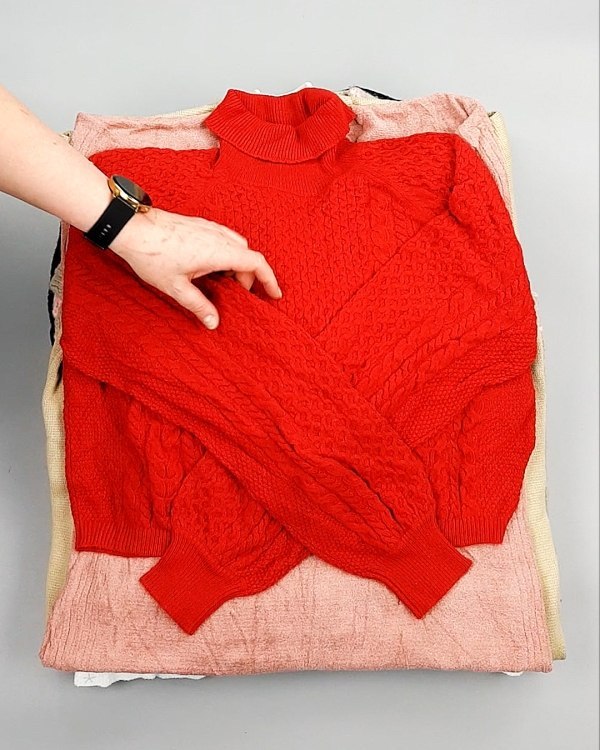 Фотография  492 - Джемпера СТОК CAN 084#7 кг, ЛОТ №7649 оптом в Петрозаводске и Карелии