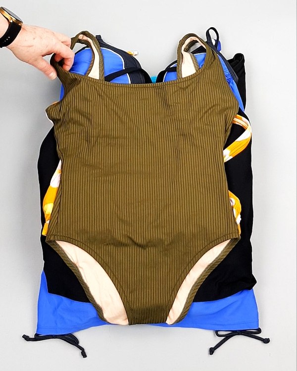 Фотография  670 - Купальники СТОК CAN 124#5 кг, ЛОТ №7689 оптом в Петрозаводске и Карелии