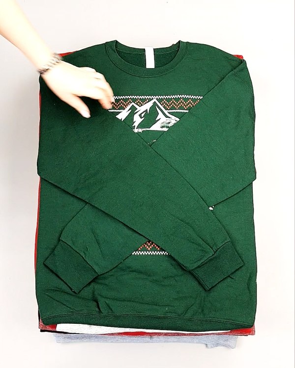 Фотография  895 - SWEATSHIRT CAN 084#10 кг, ЛОТ №7620 оптом в Петрозаводске и Карелии