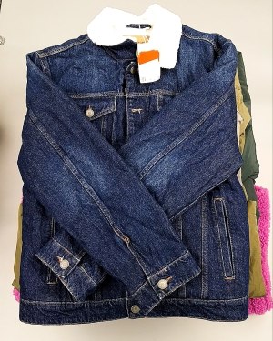 Купить Верхняя одежда м/ж C&A 025#10 кг оптом в Петрозаводске и Карелии