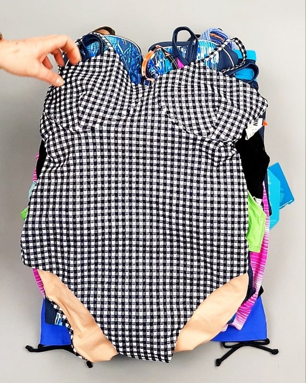 Фотография  557 - Купальники СТОК CAN 124#5 кг, ЛОТ №7689 оптом в Петрозаводске и Карелии