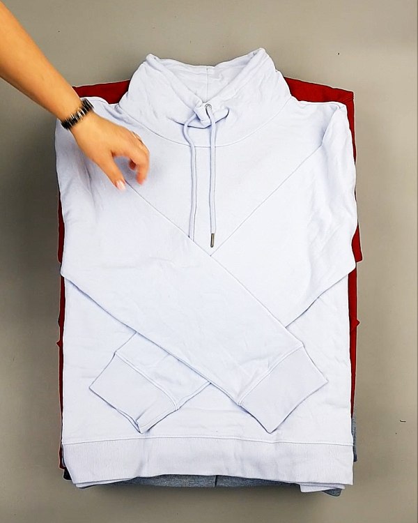 Фотография  808 - SWEATSHIRT CAN 084#10 кг, ЛОТ №7618 оптом в Петрозаводске и Карелии