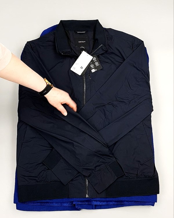 Фотография  131 - Ветровки м/ж C&A 025#10 кг, ЛОТ №7865 оптом в Петрозаводске и Карелии