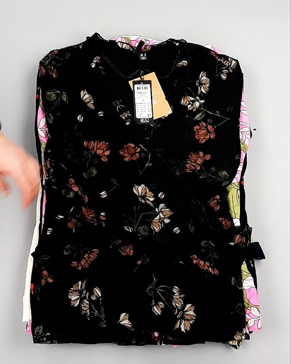 Фотография  503 - Блузки Bestseller 44#5 кг оптом в Петрозаводске и Карелии