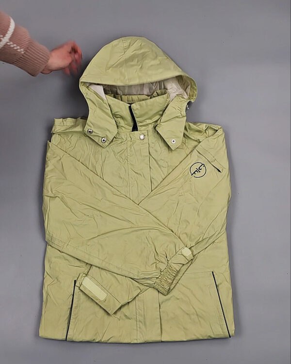 Фотография  131 - Ветровки женские#25 кг, ЛОТ № ВК0086 оптом в Петрозаводске и Карелии