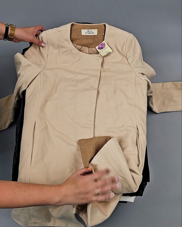 Фотография  490 - Верхняя одежда Корея 085#15 кг, ЛОТ № СТ-9248 оптом в Петрозаводске и Карелии