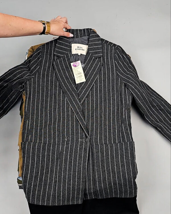 Фотография  181 - Верхняя одежда Корея 085#15 кг, ЛОТ № СТ-9248 оптом в Петрозаводске и Карелии