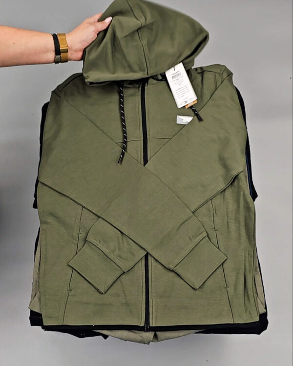 Фотография  429 - JACK JONES Men Winter mix 075#20 кг, ЛОТ № СТ-9266 оптом в Петрозаводске и Карелии