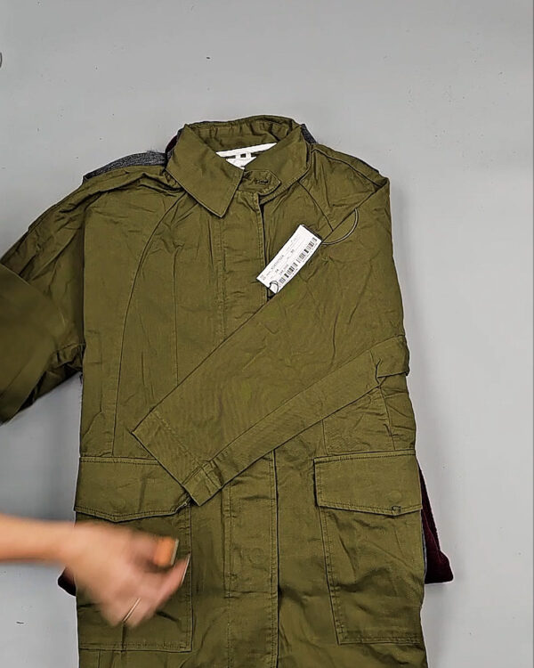 Фотография  908 - Верхняя одежда Корея 085#15 кг, ЛОТ № СТ-9246 оптом в Петрозаводске и Карелии