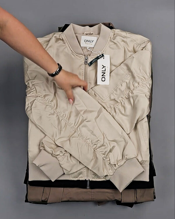 Фотография  342 - Ветровки Bestseller 045#10 кг, ЛОТ СТ-9407 оптом в Петрозаводске и Карелии