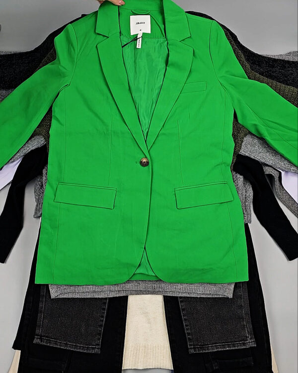 Фотография  890 - Bestseller Winter mix 104#15 кг, ЛОТ № СТ-9526 оптом в Петрозаводске и Карелии