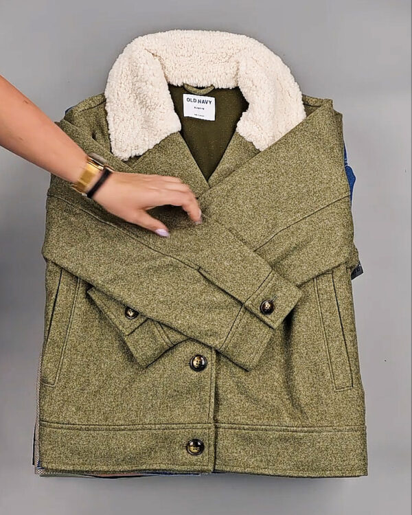 Фотография  518 - Ветровки женские CAN 104#11,5 кг, ЛОТ СТ-9401 оптом в Петрозаводске и Карелии