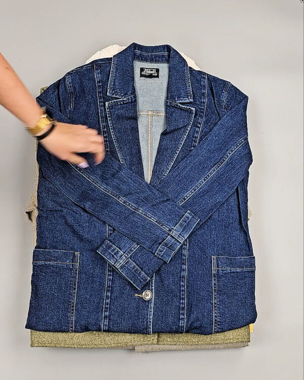 Фотография  323 - Ветровки женские CAN 104#12,5 кг, ЛОТ СТ-9404 оптом в Петрозаводске и Карелии