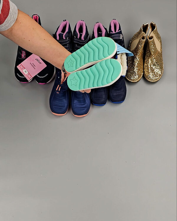 Фотография  889 - Обувь СТОК дети зима 065#6,5 кг, ЛОТ СТ-9663 оптом в Петрозаводске и Карелии